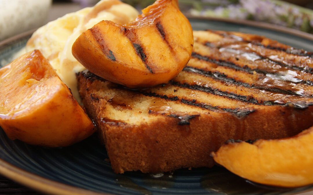 Panqué de Nata con Duraznos Asados